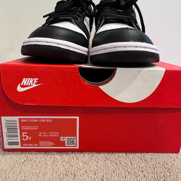 NWT Nike Dunk pandas - size 5Y (women 6.5) - Picture 8 of 9